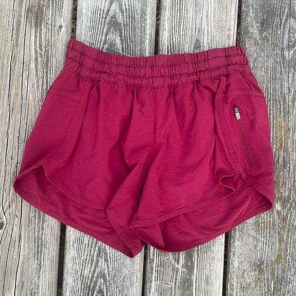 Lululemon Hotty Hot High-Rise Lined Short 2.5"
Pomegranate - Picture 2 of 9